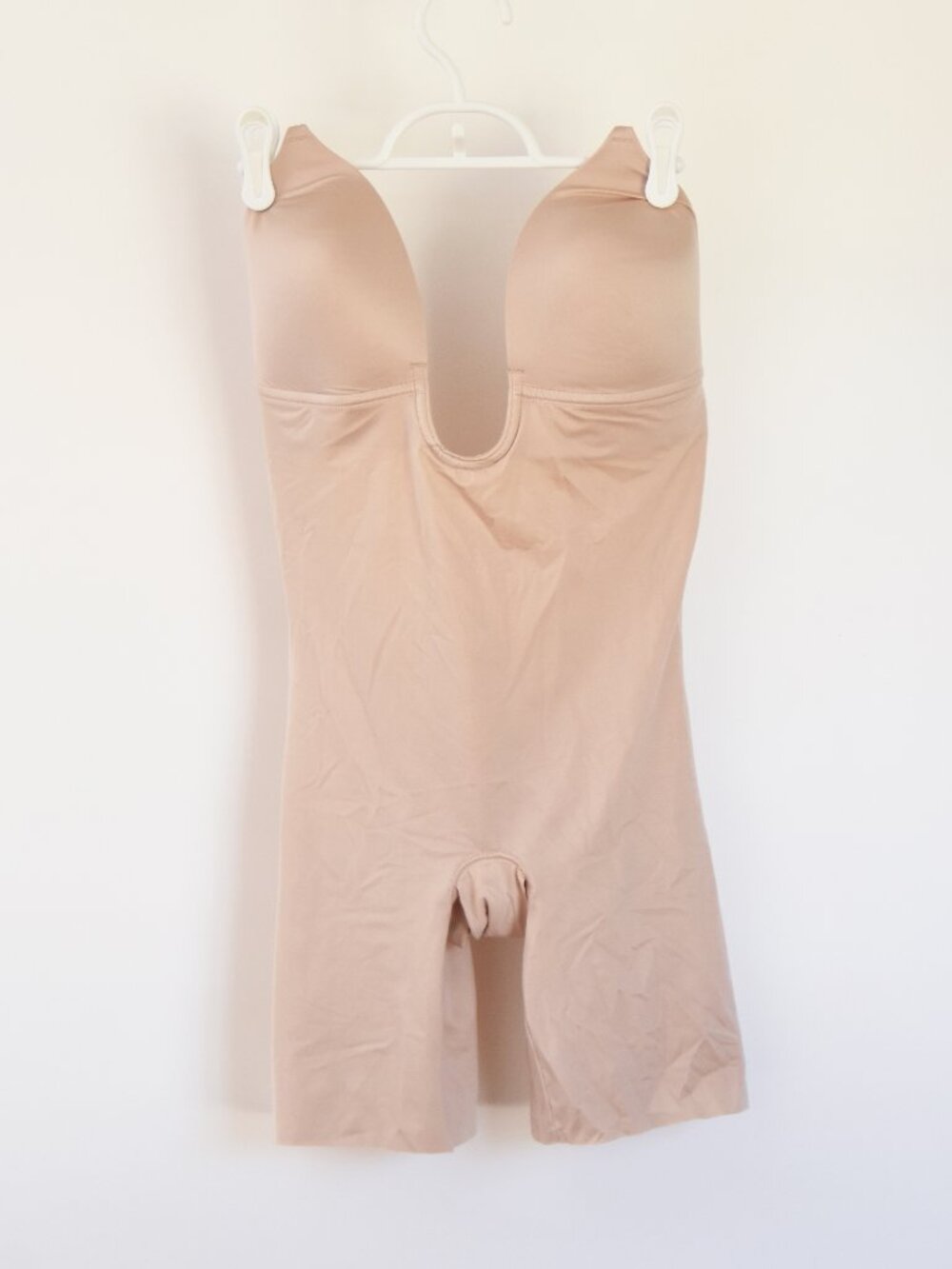 SPANX 10157R Suit Your Fancy Plunge Low-Back Mid-Thigh Bodysuit Nude Large READ